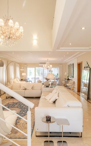 Casa à venda com 390m², 5 quartos e 4 vagasSala