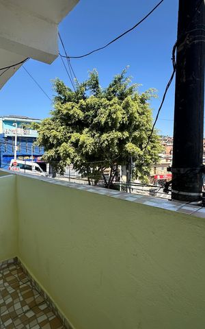 Casa à venda com 220m², 5 quartos e 1 vaga Casa à venda com 220m², 5 quartos e 1 vagaVaranda