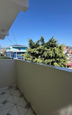 Casa à venda com 220m², 5 quartos e 1 vaga Casa à venda com 220m², 5 quartos e 1 vagaVaranda