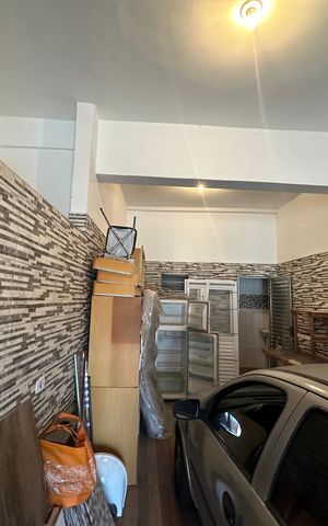 Casa à venda com 220m², 5 quartos e 1 vaga Casa à venda com 220m², 5 quartos e 1 vagaGaragem