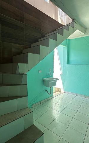 Casa à venda com 220m², 5 quartos e 1 vaga Casa à venda com 220m², 5 quartos e 1 vagaÁrea de Serviço