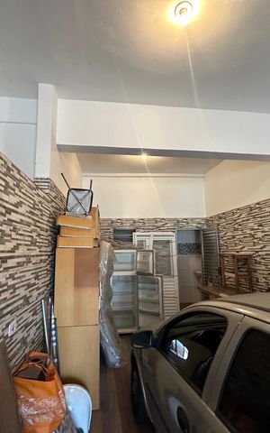 Casa à venda com 220m², 5 quartos e 1 vaga Casa à venda com 220m², 5 quartos e 1 vagaGaragem