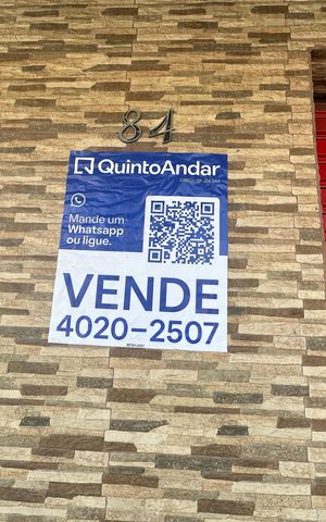 Casa à venda com 220m², 5 quartos e 1 vaga Casa à venda com 220m², 5 quartos e 1 vagaFachada
