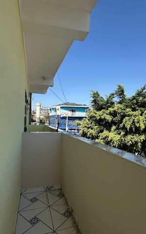 Casa à venda com 220m², 5 quartos e 1 vaga Casa à venda com 220m², 5 quartos e 1 vagaVaranda