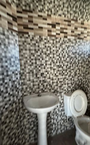 Casa à venda com 220m², 5 quartos e 1 vaga Casa à venda com 220m², 5 quartos e 1 vagaBanheiro