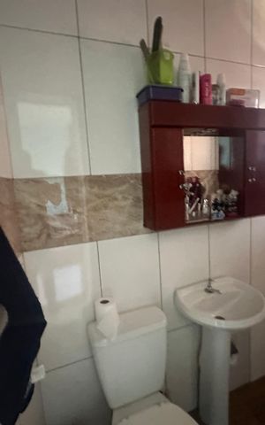 Casa à venda com 220m², 5 quartos e 1 vaga Casa à venda com 220m², 5 quartos e 1 vagaBanheiro