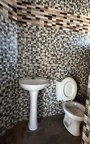 Casa à venda com 220m², 5 quartos e 1 vaga Casa à venda com 220m², 5 quartos e 1 vagaBanheiro