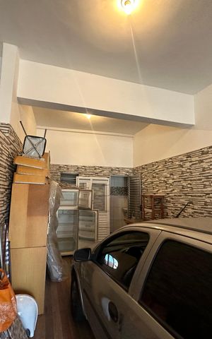 Casa à venda com 220m², 5 quartos e 1 vaga Casa à venda com 220m², 5 quartos e 1 vagaGaragem