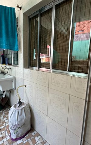 Casa à venda com 220m², 5 quartos e 1 vaga Casa à venda com 220m², 5 quartos e 1 vagaÁrea de Serviço