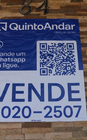 Casa à venda com 220m², 5 quartos e 1 vaga Casa à venda com 220m², 5 quartos e 1 vagaFachada