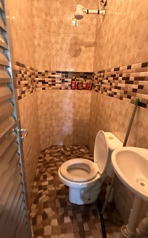 Casa à venda com 220m², 5 quartos e 1 vaga Casa à venda com 220m², 5 quartos e 1 vagaBanheiro