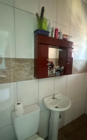 Casa à venda com 220m², 5 quartos e 1 vaga Casa à venda com 220m², 5 quartos e 1 vagaBanheiro