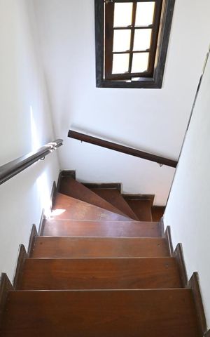Casa de condomínio para alugar com 140m², 2 quartos e 1 vagaEscada