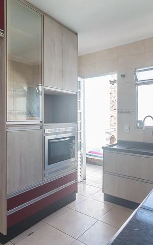 Casa para alugar com 57m², 2 quartos e 2 vagas Casa para alugar com 57m², 2 quartos e 2 vagasCozinha