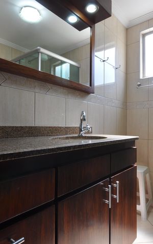 Apartamento à venda com 77m², 2 quartos e 1 vagaBanheiro