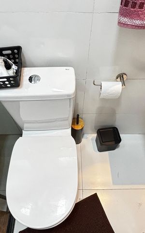 Apartamento à venda com 74m², 2 quartos e 1 vaga Apartamento à venda com 74m², 2 quartos e 1 vagaBanheiro