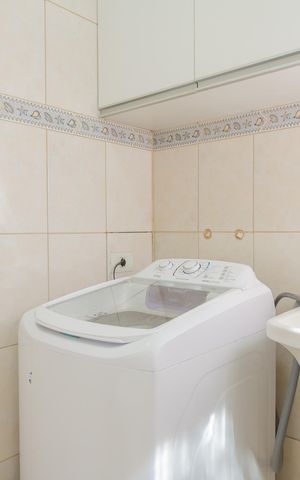 Casa à venda com 255m², 3 quartos e 8 vagas Casa à venda com 255m², 3 quartos e 8 vagasÁrea de Serviço