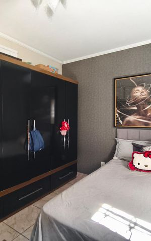 Casa à venda com 326m², 2 quartos e 2 vagas Casa à venda com 326m², 2 quartos e 2 vagasQuarto 2