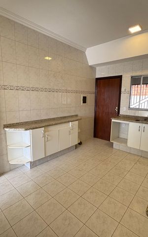 Casa para alugar com 120m², 4 quartos e 2 vagas Casa para alugar com 120m², 4 quartos e 2 vagasCozinha