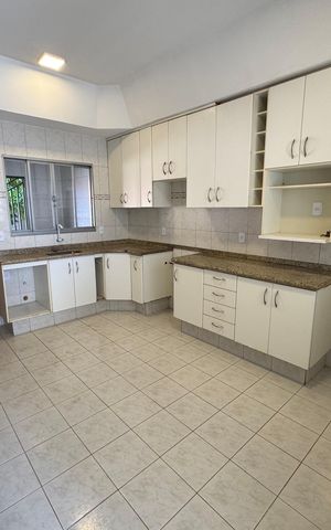 Casa para alugar com 120m², 4 quartos e 2 vagas Casa para alugar com 120m², 4 quartos e 2 vagasCozinha