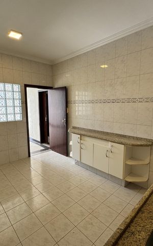 Casa para alugar com 120m², 4 quartos e 2 vagas Casa para alugar com 120m², 4 quartos e 2 vagasCozinha