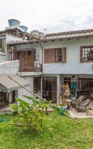 Casa à venda com 432m², 6 quartos e 5 vagas Casa à venda com 432m², 6 quartos e 5 vagasÁrea externa