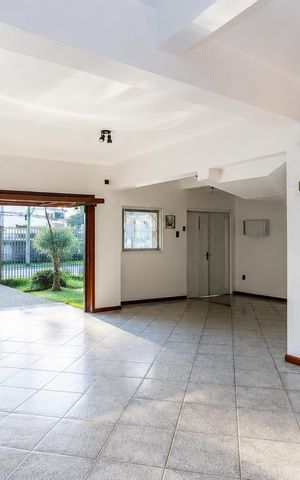 Casa à venda com 432m², 6 quartos e 5 vagas Casa à venda com 432m², 6 quartos e 5 vagasÁrea externa