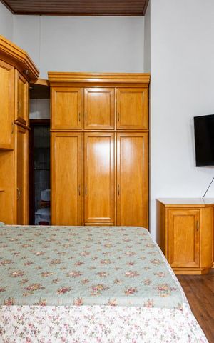 Casa à venda com 432m², 6 quartos e 5 vagas Casa à venda com 432m², 6 quartos e 5 vagasQuarto