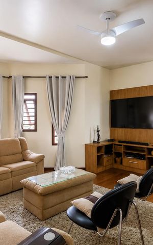 Casa à venda com 432m², 6 quartos e 5 vagas Casa à venda com 432m², 6 quartos e 5 vagasSala