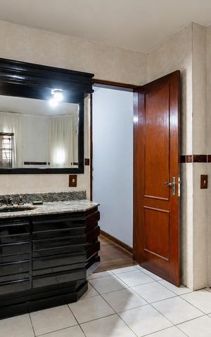 Casa à venda com 432m², 6 quartos e 5 vagas Casa à venda com 432m², 6 quartos e 5 vagasBanheiro