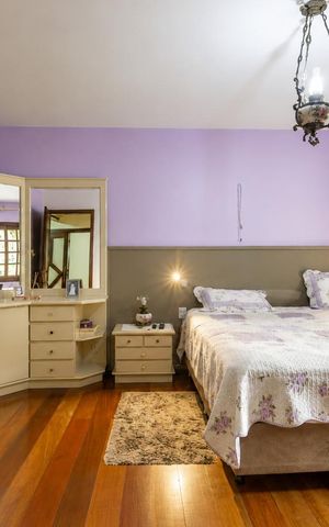 Casa à venda com 432m², 6 quartos e 5 vagas Casa à venda com 432m², 6 quartos e 5 vagasQuarto