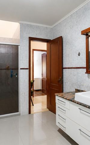 Casa à venda com 432m², 6 quartos e 5 vagas Casa à venda com 432m², 6 quartos e 5 vagasBanheiro