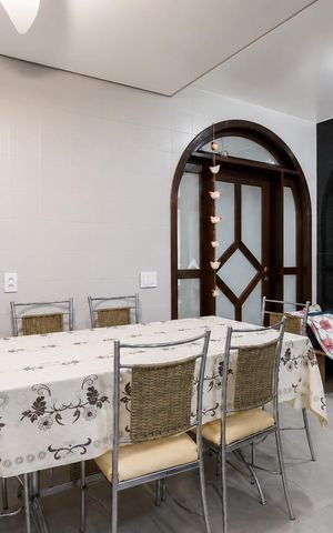 Casa à venda com 432m², 6 quartos e 5 vagas Casa à venda com 432m², 6 quartos e 5 vagasCopa