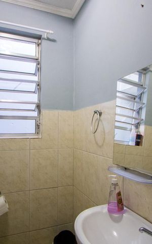 Casa à venda com 330m², 3 quartos e 3 vagas Casa à venda com 330m², 3 quartos e 3 vagasBanheiro de serviço