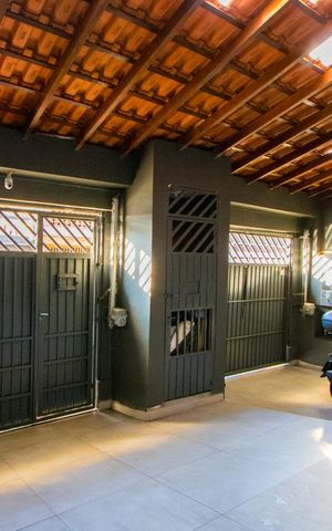 Casa à venda com 330m², 3 quartos e 3 vagas Casa à venda com 330m², 3 quartos e 3 vagasGaragem
