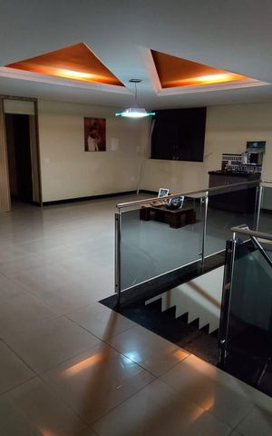 Casa para alugar com 300m², 4 quartos e 5 vagas Casa para alugar com 300m², 4 quartos e 5 vagasSala