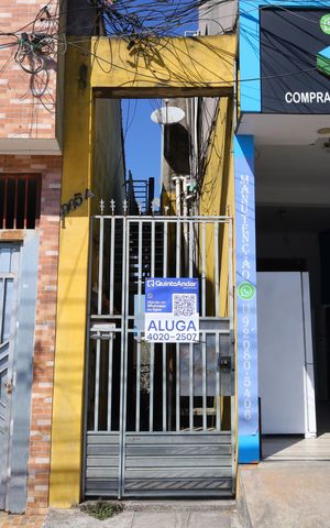 Casa para alugar com 40m², 1 quarto e sem vagaFachada - Placa GRANDE instalada no portão do imóvel, dia 18.08.2026 - Código da placa: FEWQ-1301