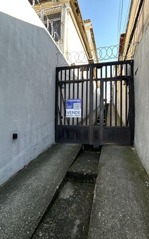 Casa à venda com 70m², 2 quartos e sem vagaFachada + placa