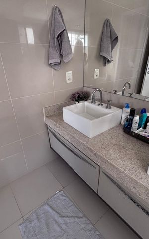 Apartamento à venda com 195m², 4 quartos e 3 vagasBanheiro do Quarto 1