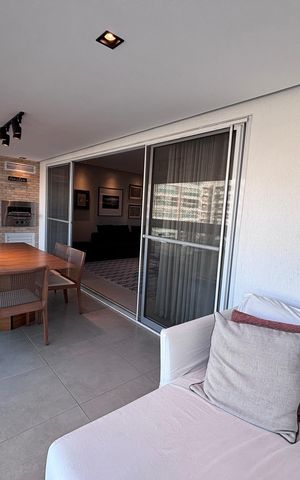 Apartamento à venda com 195m², 4 quartos e 3 vagasVaranda