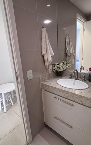 Apartamento à venda com 195m², 4 quartos e 3 vagasBanheiro do Quarto 2