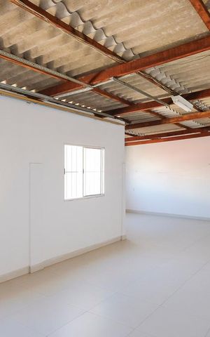 Casa à venda com 200m², 2 quartos e 5 vagasÁrea de serviço e edícula