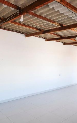 Casa à venda com 200m², 2 quartos e 5 vagasÁrea de serviço e edícula