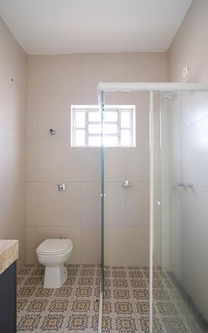 Casa à venda com 200m², 2 quartos e 5 vagasBanheiro 
