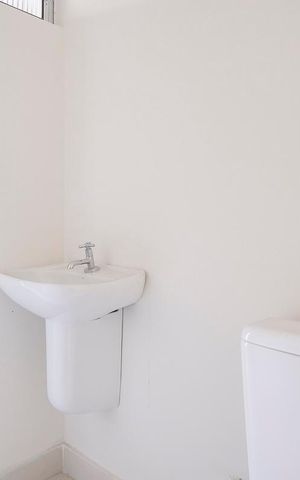 Casa à venda com 200m², 2 quartos e 5 vagasÁrea de serviço e edícula