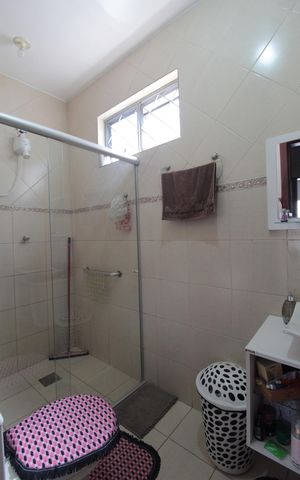 Casa de condomínio para alugar com 140m², 4 quartos e 2 vagasBanheiro da Suite