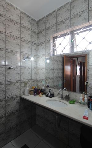 Casa de condomínio para alugar com 140m², 4 quartos e 2 vagasBanheiro Social