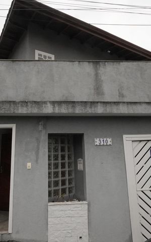 Casa para alugar com 189m², 4 quartos e 2 vagasFachada