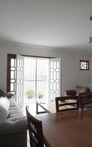 Casa para alugar com 189m², 4 quartos e 2 vagasSala