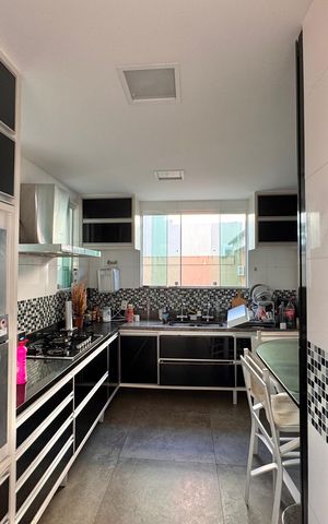 Casa de condomínio à venda com 600m², 3 quartos e 3 vagas Casa de condomínio à venda com 600m², 3 quartos e 3 vagasCozinha